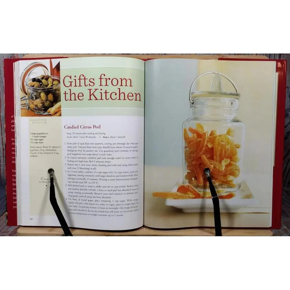 Good Housekeeping A Very Merry‎ Christmas Cookbook